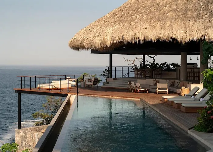 Casa Yuri Luxury Cliffside Zihuatanejo