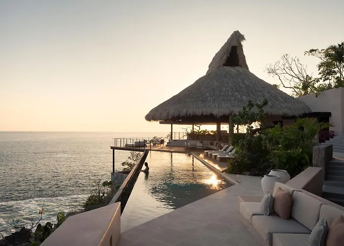 Casa Yuri Luxury Cliffside Zihuatanejo