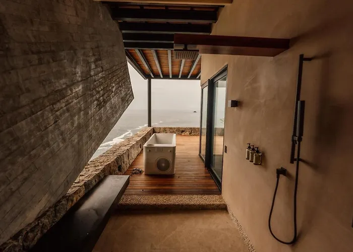Casa Yuri Luxury Cliffside Zihuatanejo