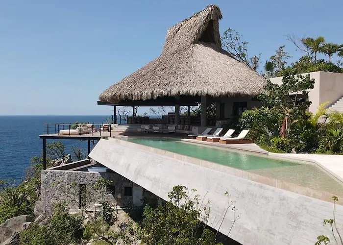 Casa Yuri Luxury Cliffside Zihuatanejo