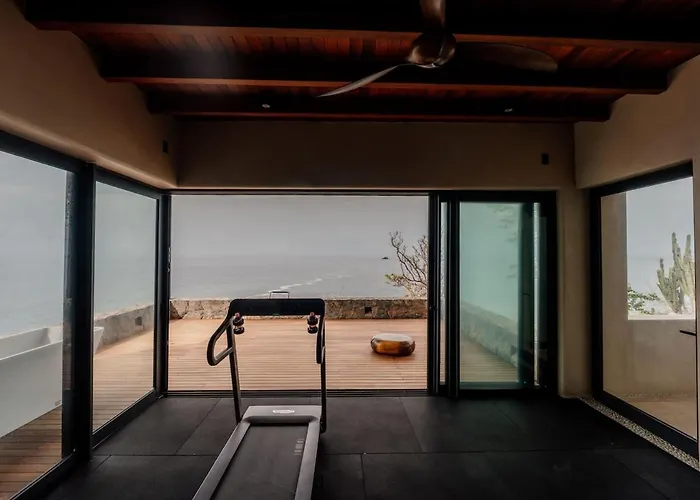 Casa Yuri Luxury Cliffside * Zihuatanejo