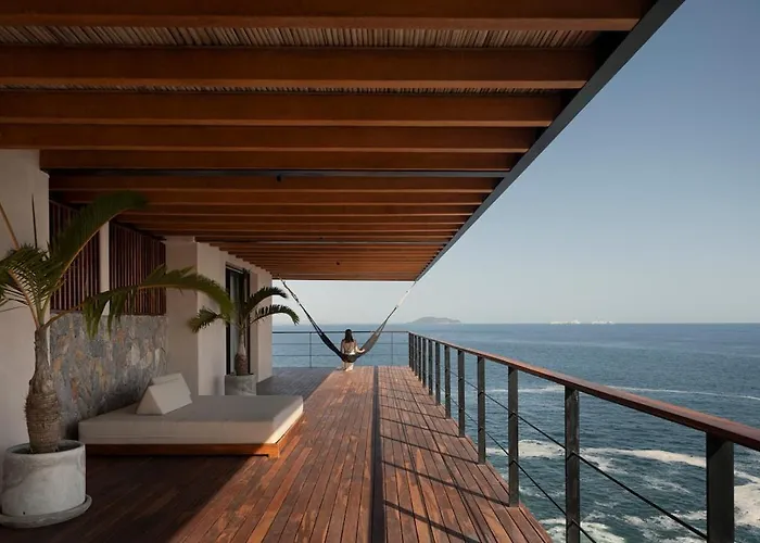 Casa Yuri Luxury Cliffside Zihuatanejo
