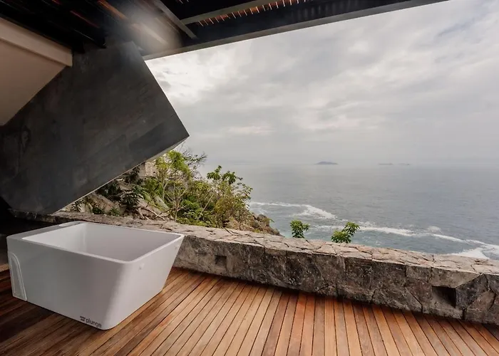 Casa Yuri Luxury Cliffside Zihuatanejo