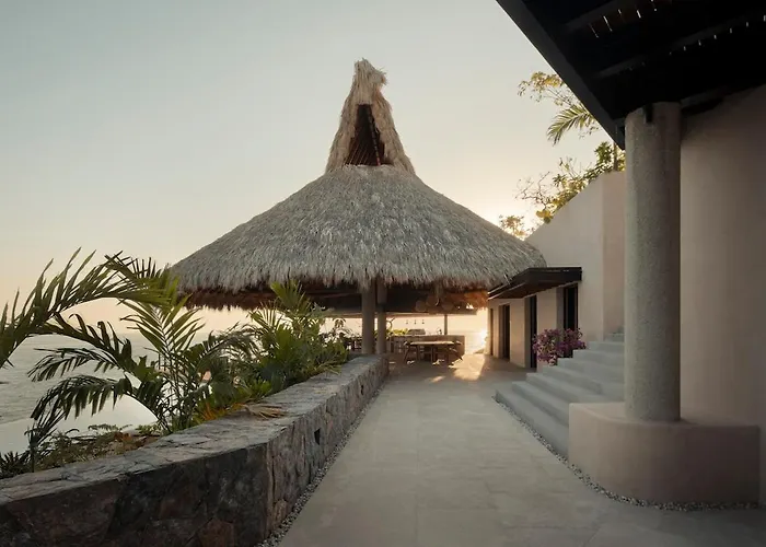 Casa Yuri Luxury Cliffside Zihuatanejo