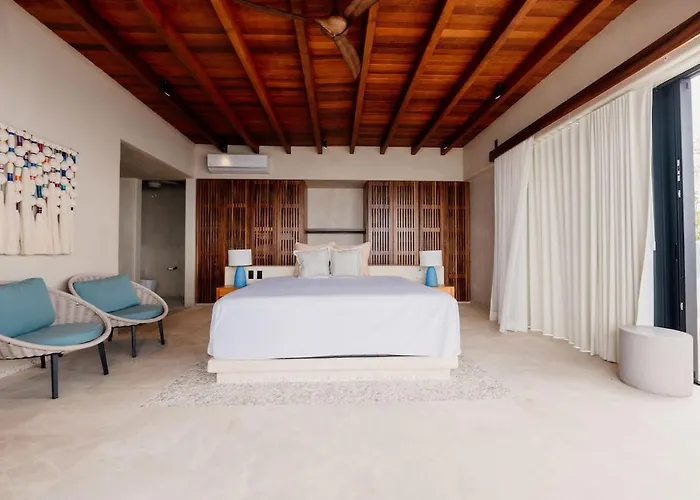 Casa Yuri Luxury Cliffside * Zihuatanejo