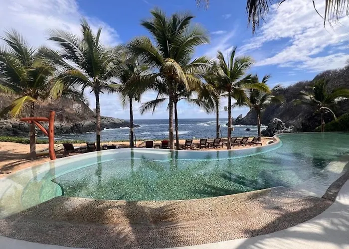 Casa Yuri Luxury Cliffside * Zihuatanejo