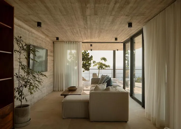 Casa Yuri Luxury Cliffside Zihuatanejo